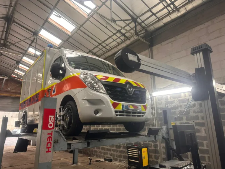 Ne Zappez pas le Parallélisme : Protégez Vos Pneus et Économisez du Carburant chez Eden Autos Tourcoing, Tourcoing, Eden Autos